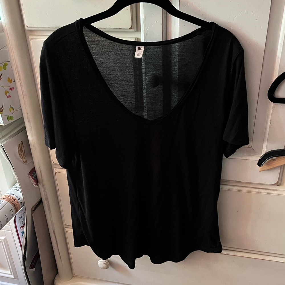 Black v neck T-shirt